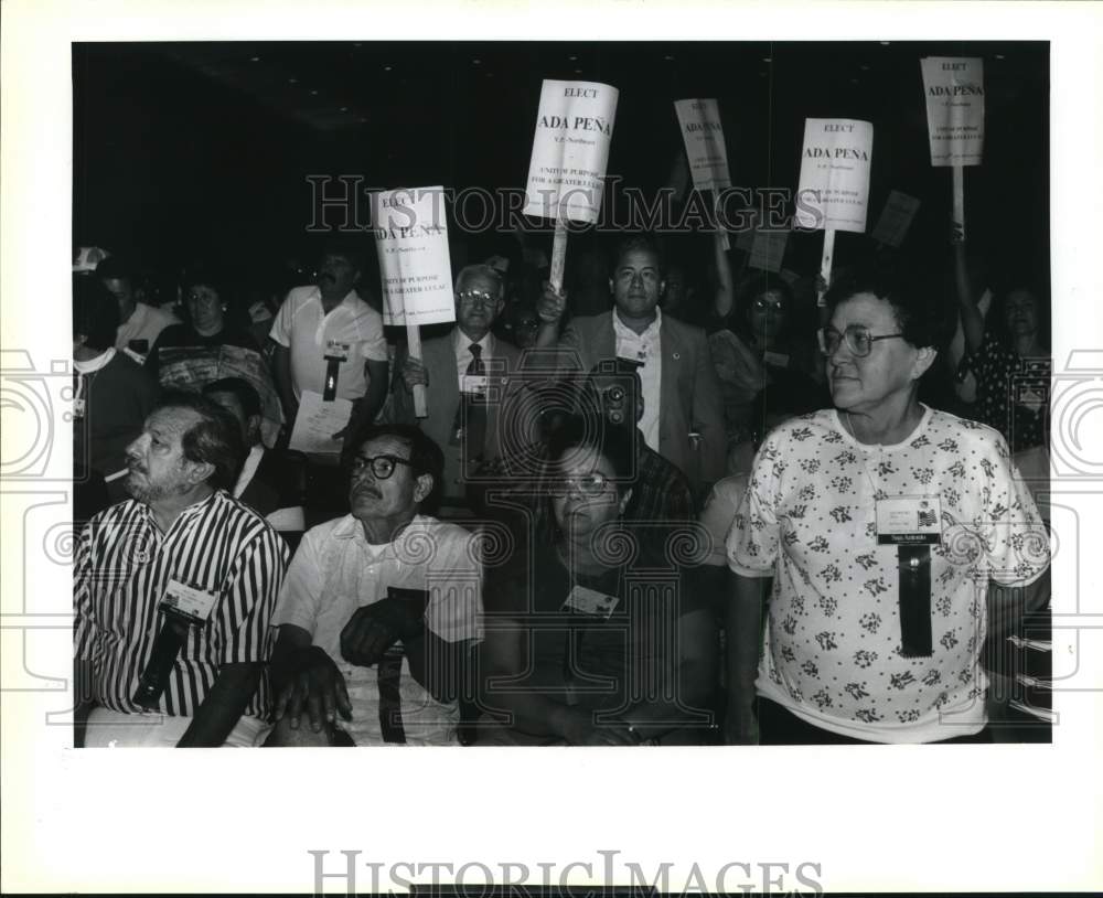 1992 Press Photo LULAC delegates voting for vice-president for Northeast, Texas - Historic Images