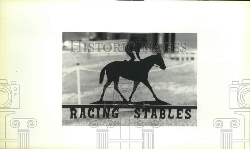 1988 Press Photo Racing stables sign at Bandera Downs, Texas - saa91656 - Historic Images