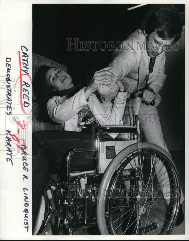 1981 Press Photo Bruce R. Lindquist and Cathy Reed demonstrate Karate, Texas- Historic Images
