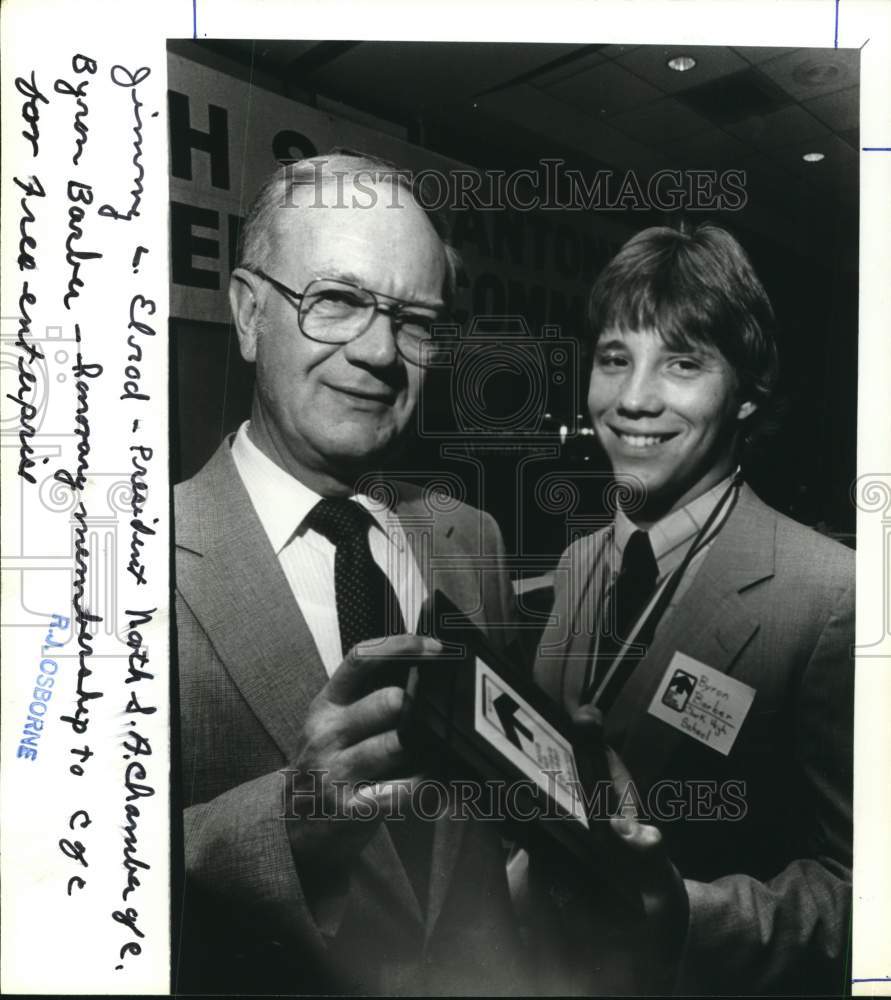 Press Photo Jimmy L. Elrod with Byron Barber at Chamber of Commerce Ceremony - Historic Images