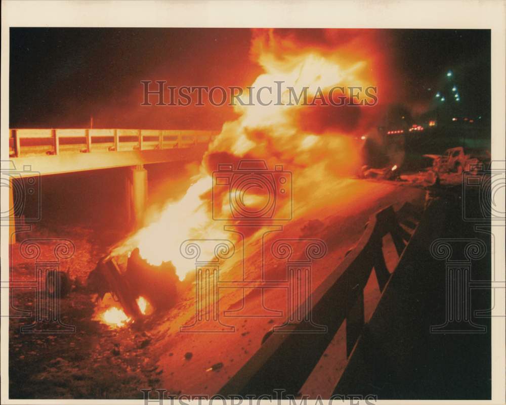 1988 Press Photo Scene of traffic fatality at Somerset and 35 South, Texas - Historic Images