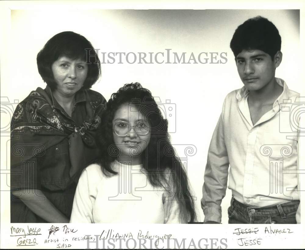 1988 Press Photo Artist Mary Jesse Garza, Lillianna Rodriguez, Jesse Alvarez, TX- Historic Images