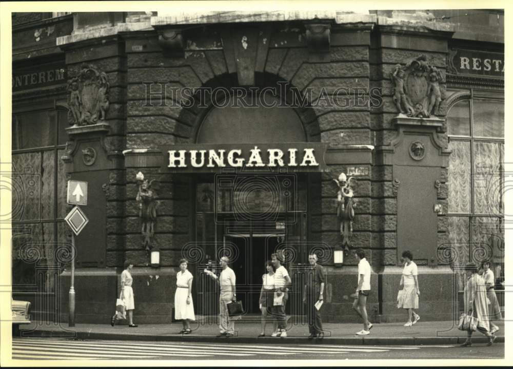 1983 Press Photo Hungaria coffee house, once known at Cafe New York, Hungary- Historic Images