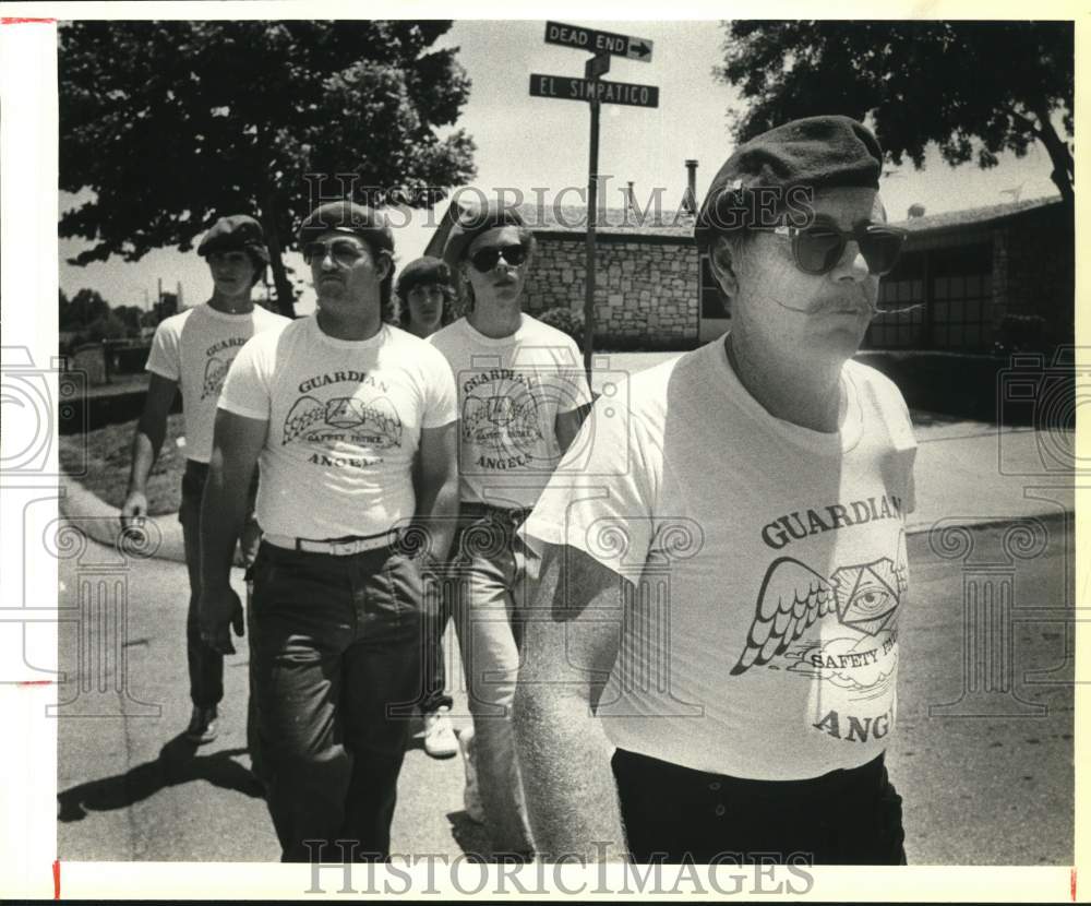 1985 Press Photo Spider Jordan leading patrol of Guardian Angels, Texas- Historic Images