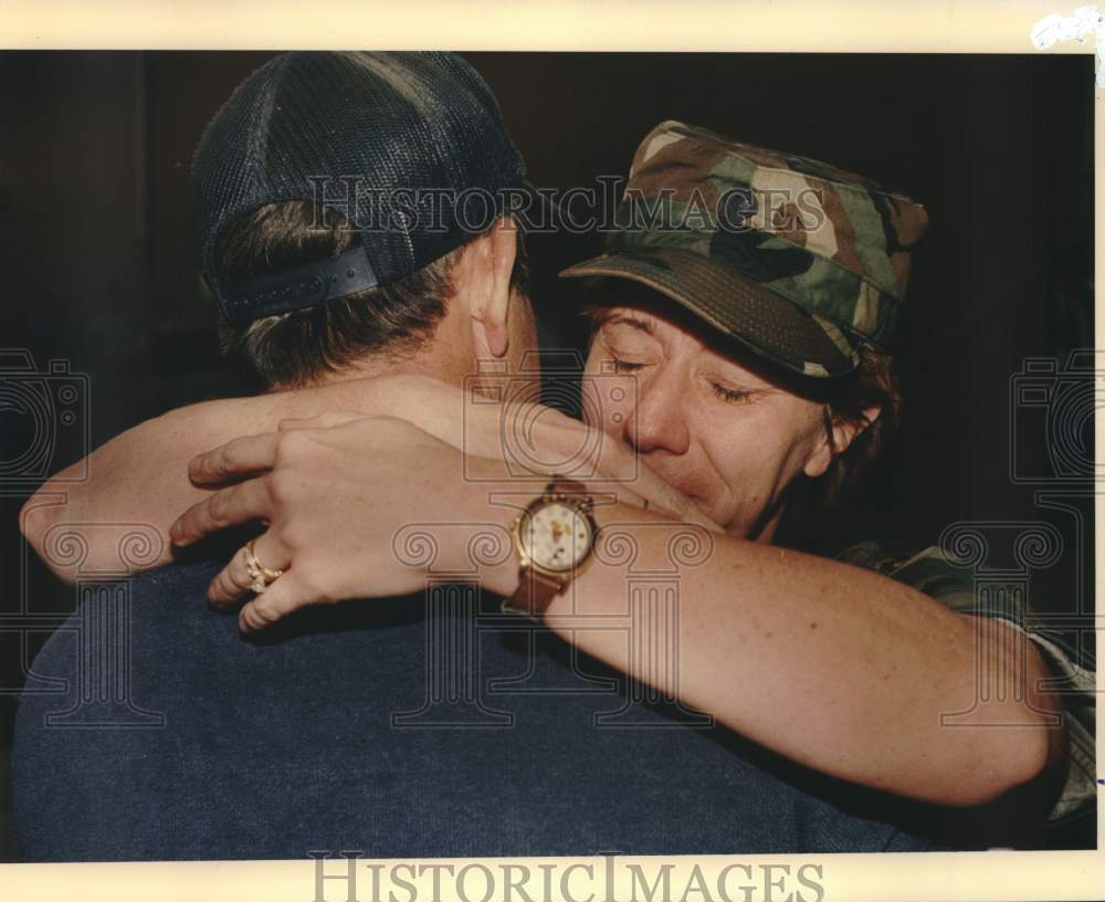 1991 Army Specialist Brenda Hosler Hugs Her Brother Charles Hosler-Historic Images