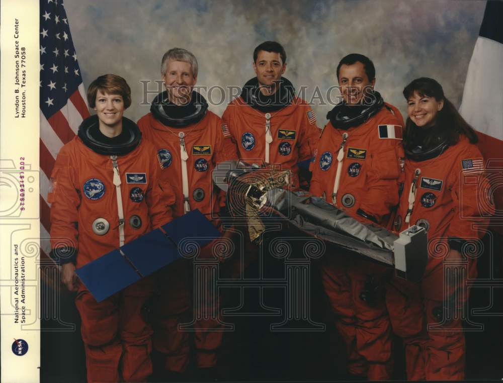 1998 Space Shuttle Columbia astronauts with Chandra Telescope, Texas-Historic Images