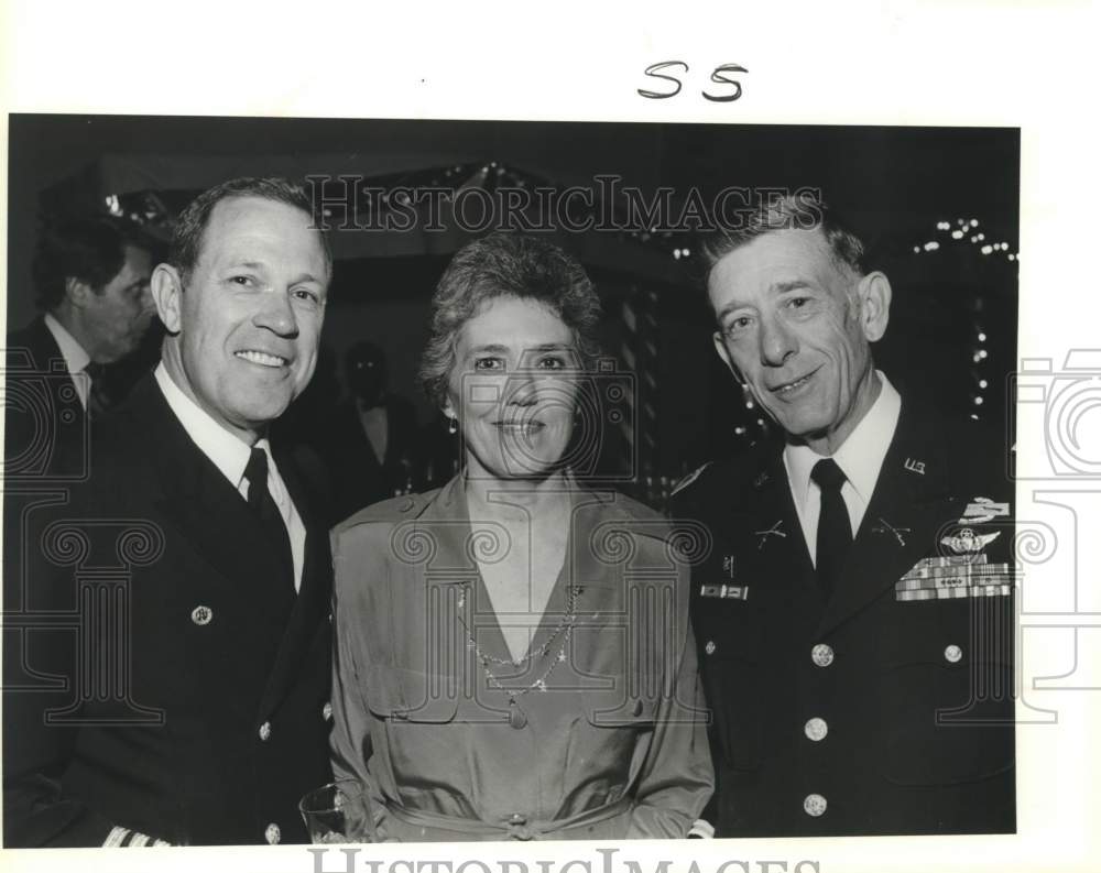 1986 Capt. Jim Franklin, Joy &amp; Col. Moore at San Antonio event-Historic Images