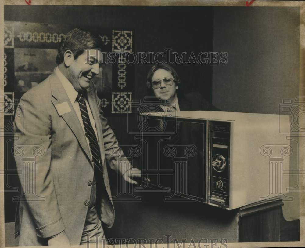 Roger Bedillion, San Antonio Chamber, presents oven to Gain Allie-Historic Images