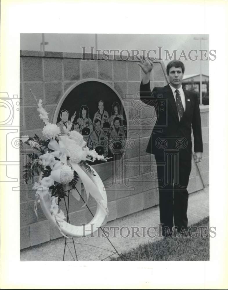 1989 Col. John Blaha at wreath laying ceremony, San Antonio airport-Historic Images