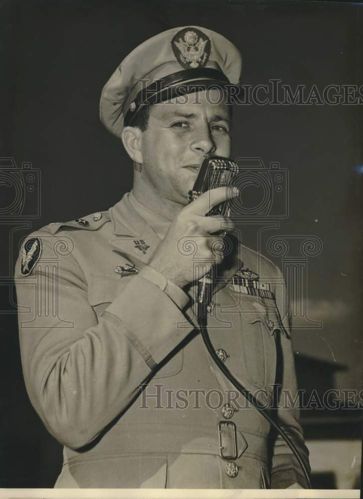 Major Albert J. Baumler speaking to aircrew trainees, Texas-Historic Images
