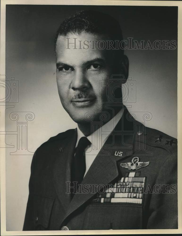 Military officer Mr. Davis-Historic Images