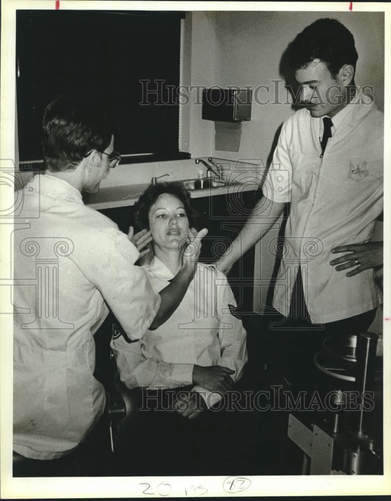 1984 Medical Dentist treating patient with jaw and joint dysfunction-Historic Images