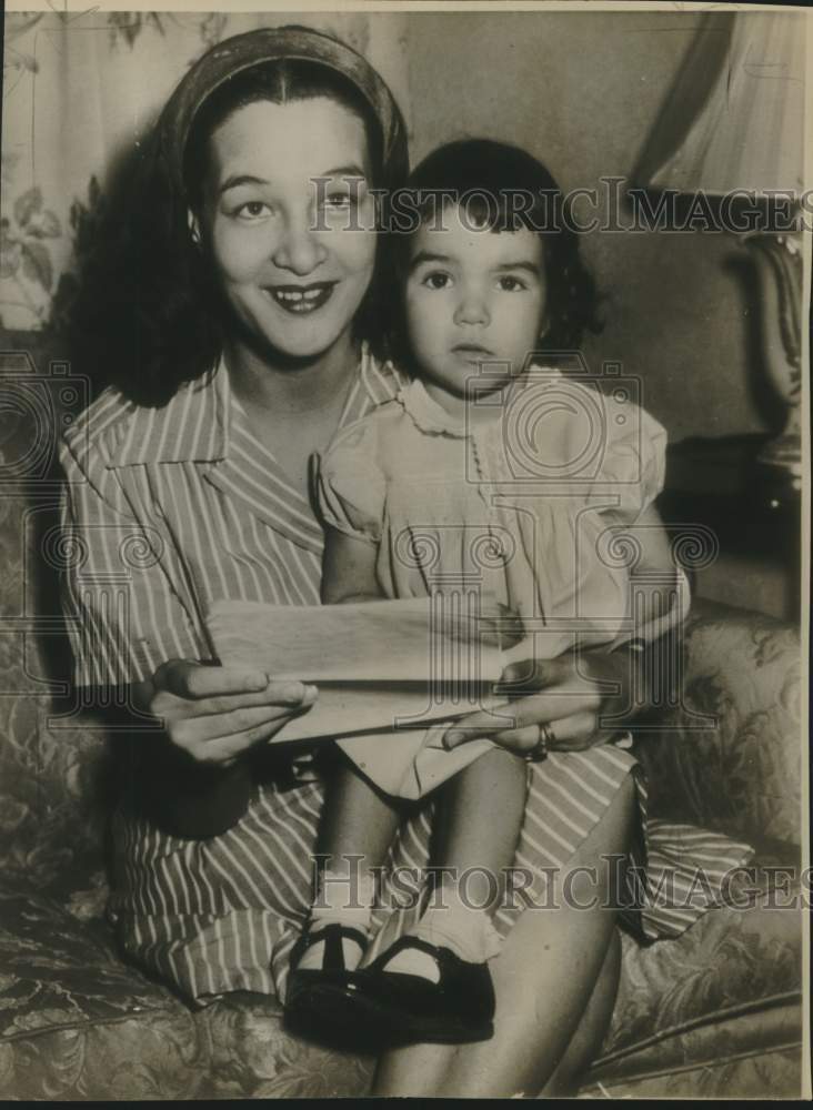 Proud wife Marian Mucci and daughter of Colonel Henry Mucci-Historic Images