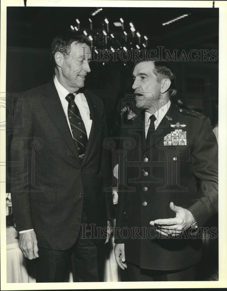 1990 Tom C. Frost with General Robert C. Oaks at LaMansion Hotel-Historic Images