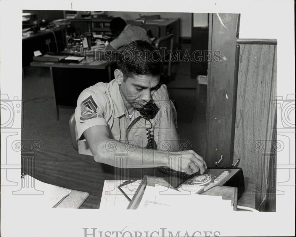 1983 Press Photo U.S. Marine gunnery Sgt. Angel Sanchez, Texas - sam06456 - Historic Images