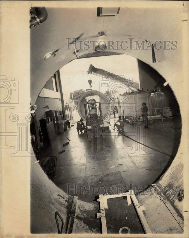 1981 Press Photo View of altitude chamber from inside space cabin simulator, TX - Historic Images