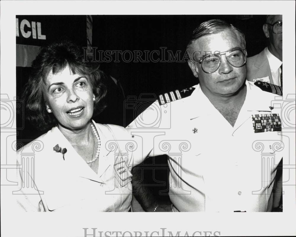 1989 Press Photo Captain Will Rogers of the USS Vincennes and wife Sharon, Texas- Historic Images