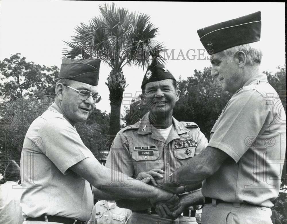 Press Photo Colonels James Johnston, Bobby Porter with Major Gen. William Mundie - Historic Images