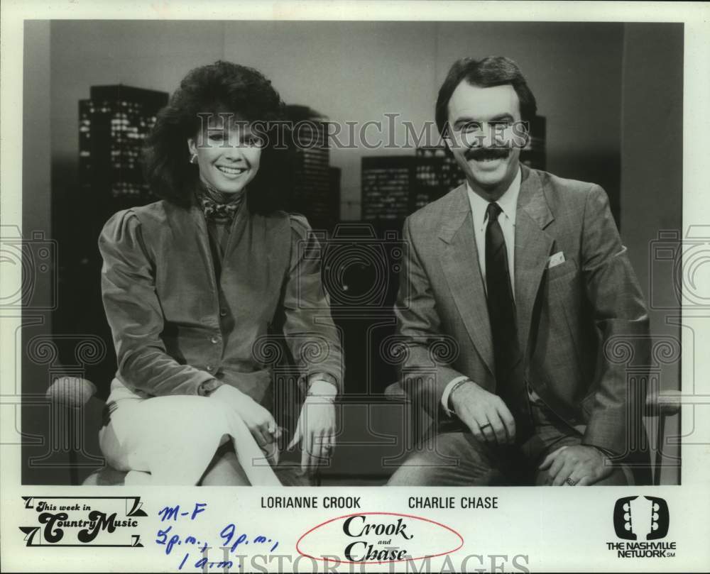 Press Photo Lorianne Crook and Charlie Chase host Crook and Chase, on TNN. - Historic Images