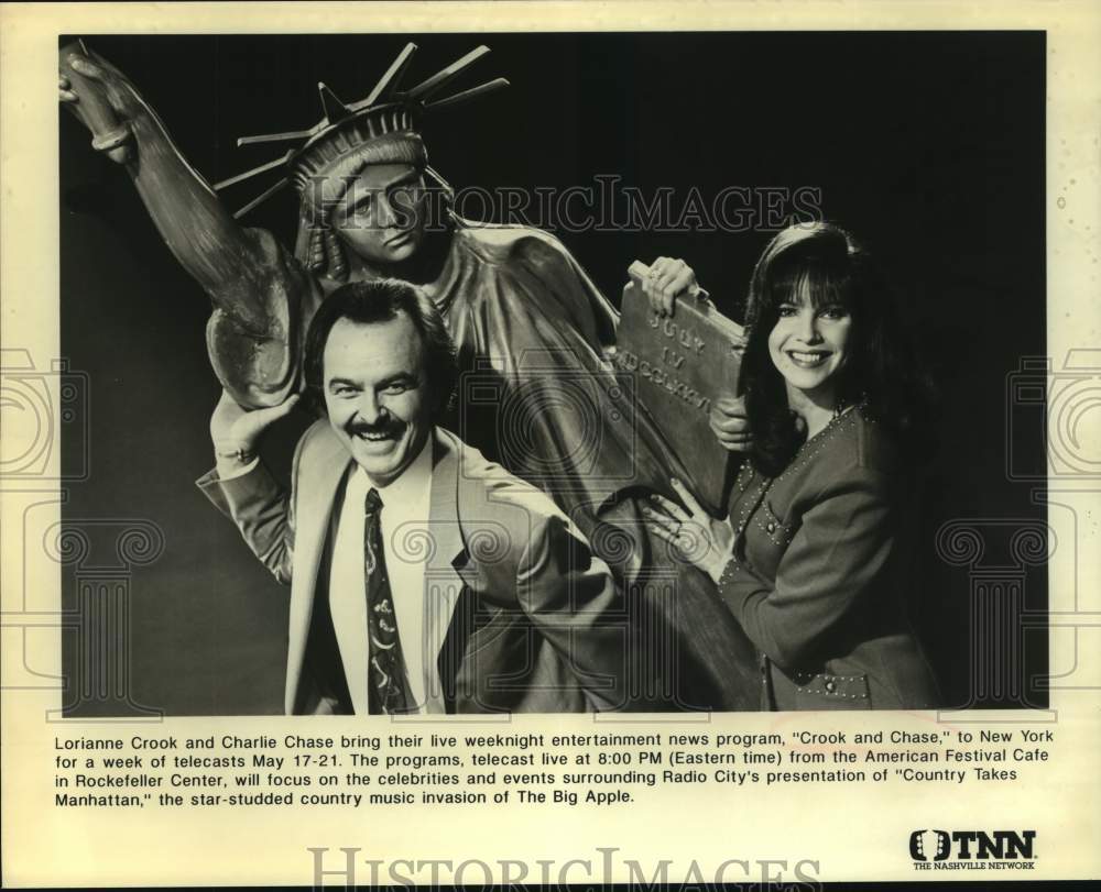 Press Photo Lorianne Crook and Charlie Chase host Crook and Chase, on TNN. - Historic Images
