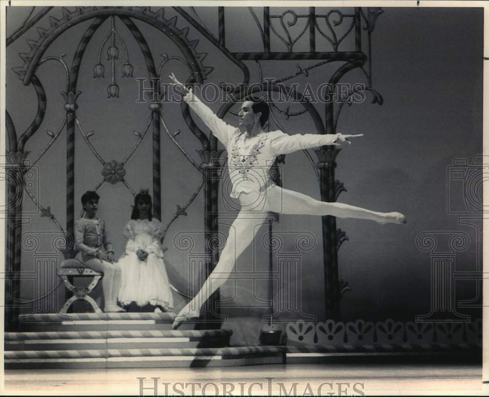 Press Photo Cornell Crabtree in The Nutcracker by Alamo City Dance Company. - Historic Images