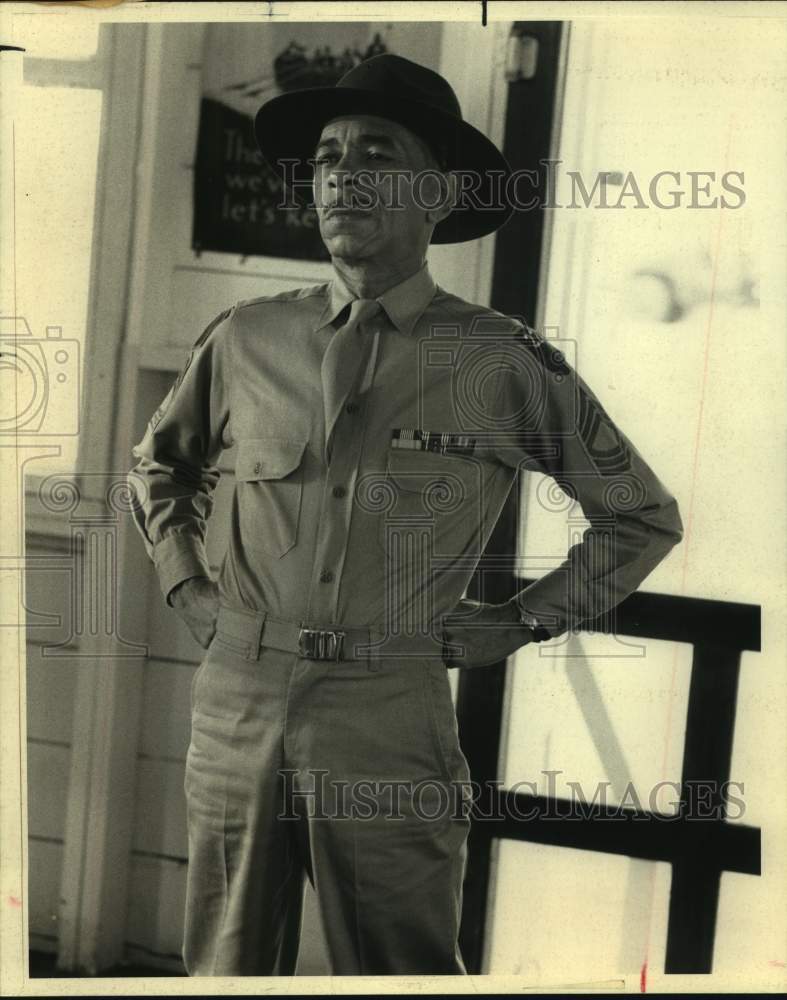 Press Photo Adolph Caesar in a scene from A Soldier's Story. - Historic Images