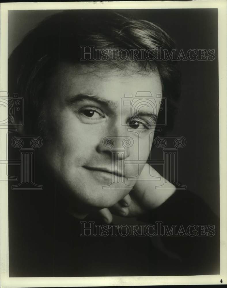 1987 Press Photo Joseph Evans in Die Fledermaus, at Opera Theatre San Antonio.- Historic Images
