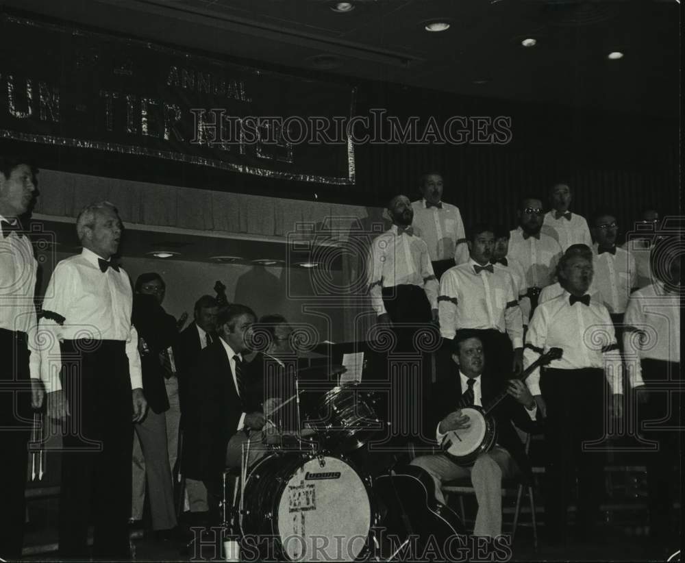 1986 Press Photo Jim Cullin&#39;s Jazz Band, The Chordsmen Chorus perform at Event- Historic Images