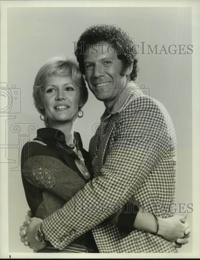 Press Photo Actor Mike Farrell with co-star - Historic Images