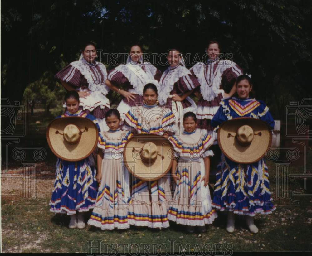 Press Photo Escaramuza Rosas De Castilla. - Historic Images