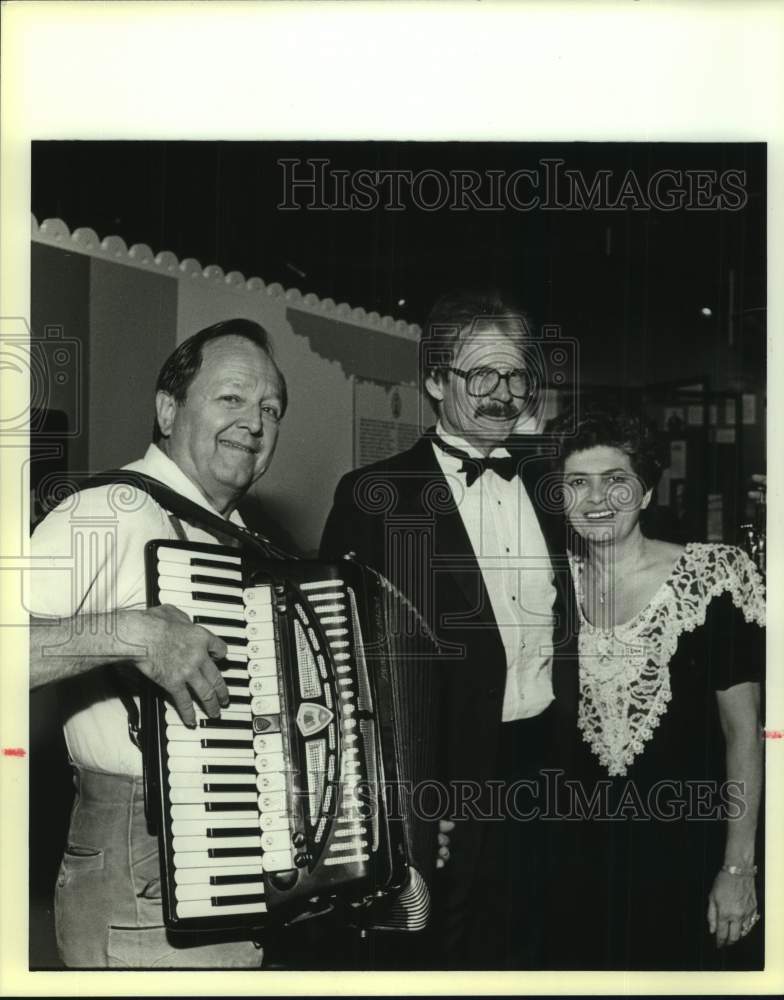 1988 Press Photo Institute of Texan Cultures Holiday Festival Event Attendees- Historic Images