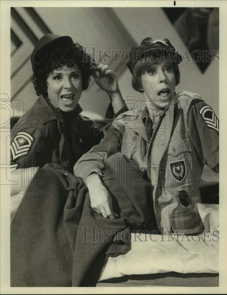 Press Photo Actress Eydie Gorme with Carol Burnett in scene smiling - Historic Images