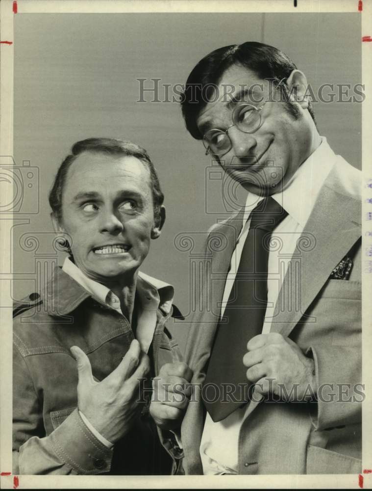 1970 Press Photo Impressionist and Actor Frank Gorshin with co-star smiling - Historic Images