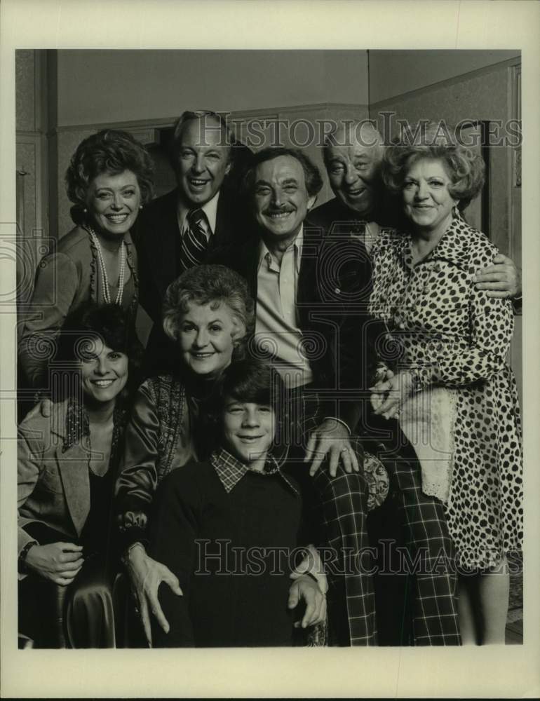 Actor Bill Macy with seven co-stars in portrait - Historic Images