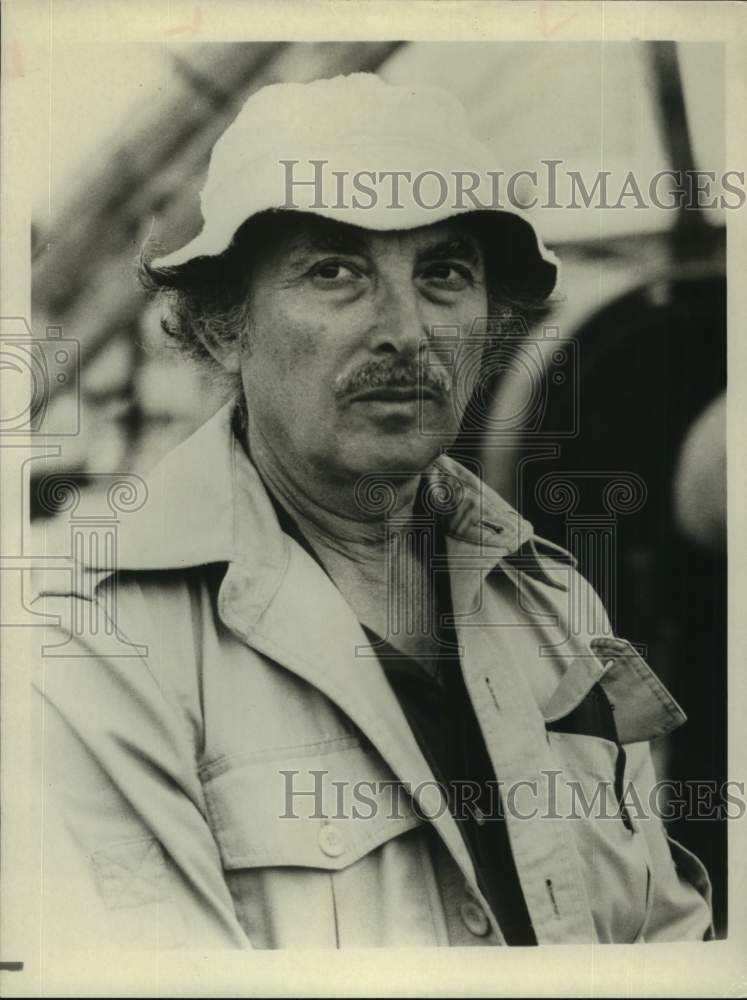 Press Photo Closeup Portrait of Bill Macy, Actor wearing hat - Historic Images