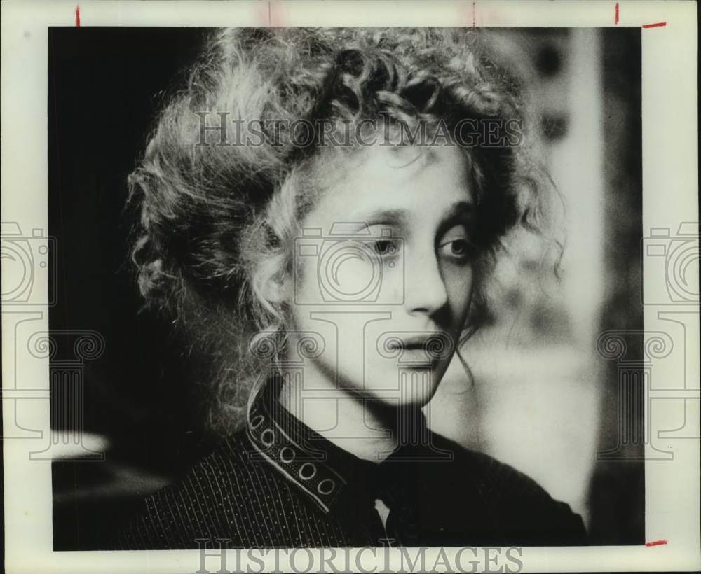 1975 Press Photo Actress Carol Kane in "Hester Street" scene closeup portrait - Historic Images