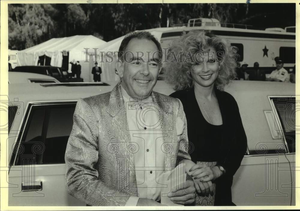 1991 Press Photo Actress Judith Ledford with television host Robin Leach.- Historic Images