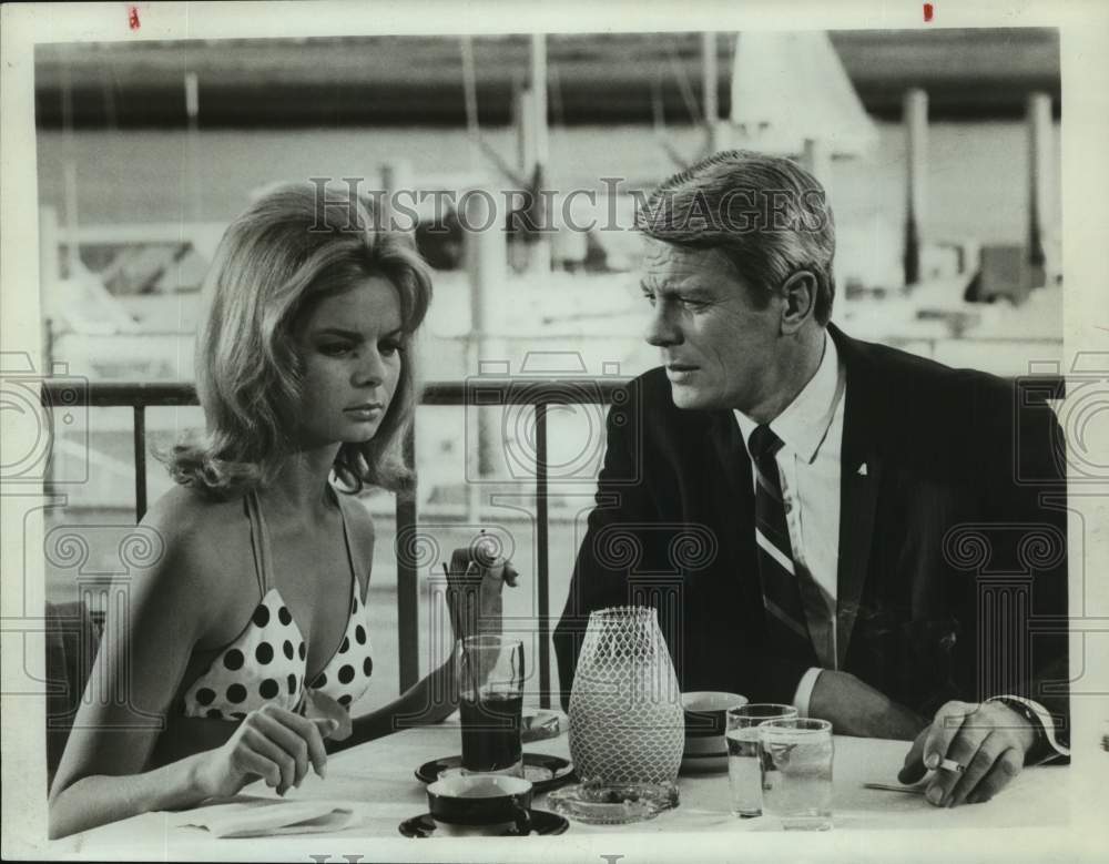 1971 Press Photo Peter Graves and Laurel Goodwin in Call to Danger. - Historic Images