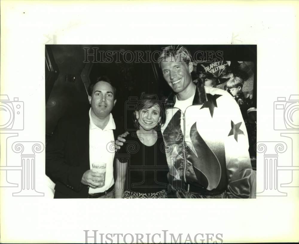 1996 Press Photo Actor Dolph Lundgren with Attendees of Planet Hollywood Event- Historic Images
