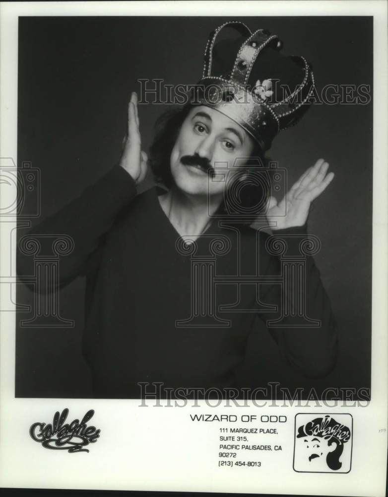 Press Photo Entertainer Gallagher wears crown in closeup portrait - Historic Images