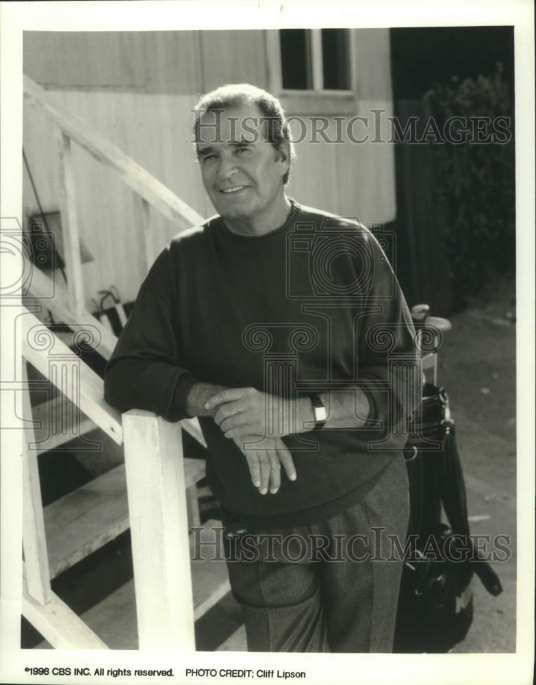 1996 Press Photo Actor James Garner smiles in scene of CBS Television Show- Historic Images