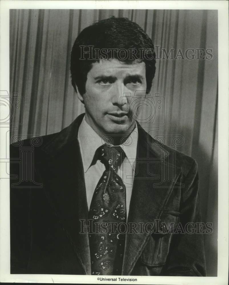 Press Photo Actor Bert Convy in &quot;The Snoop Sisters&quot; on NBC Television - Historic Images