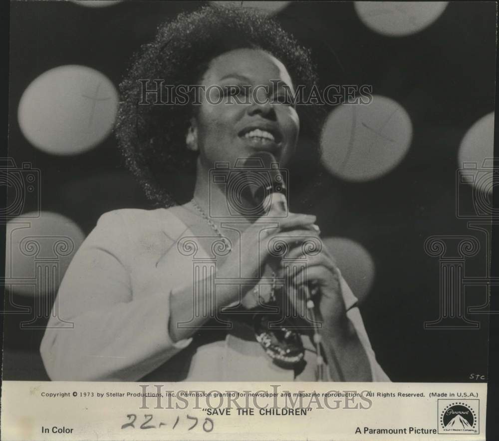 1973 Actress Roberta Flack in &quot;Save the Children&quot; movie scene-Historic Images