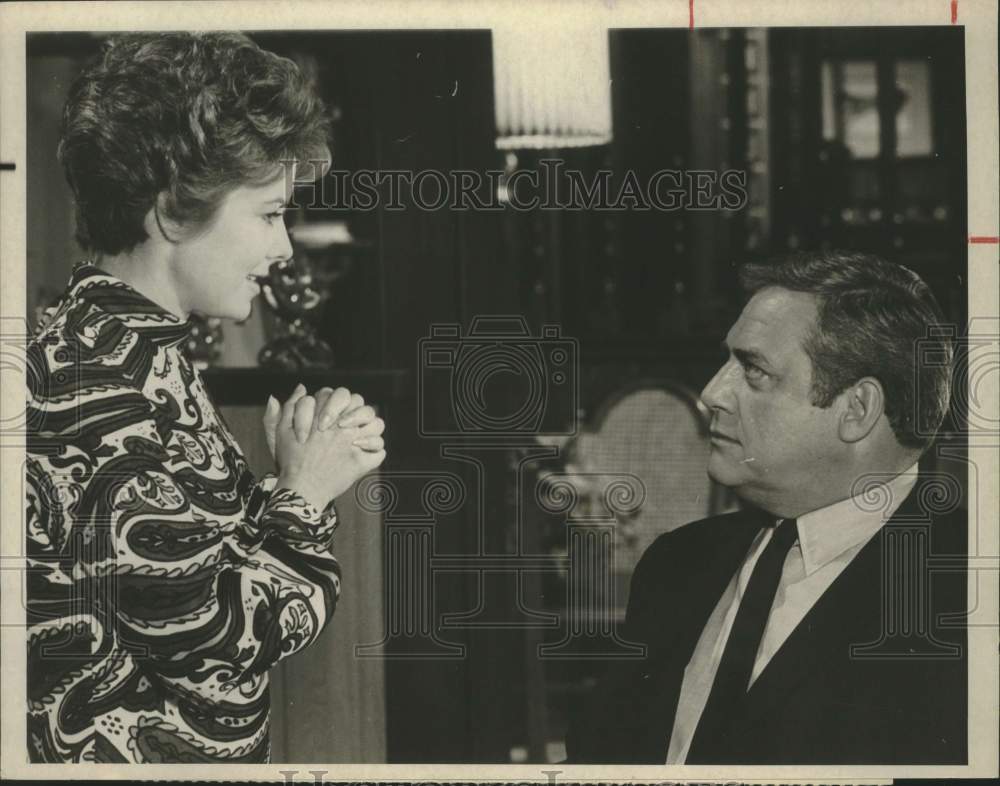 Press Photo Actors Raymond Burr and Vera Miles in "Goodbye to Yesterday" scene - Historic Images