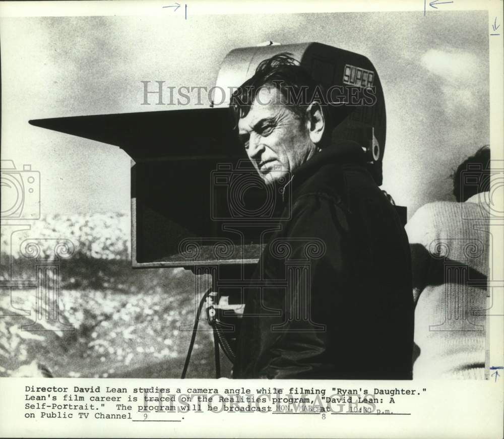 1971 Press Photo Director David Lean studies angle on set of "Ryan's Daughter" - Historic Images