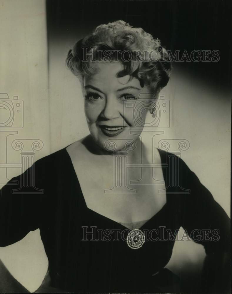 1957 Press Photo Actress Spring Byington smiles in closeup portrait - Historic Images
