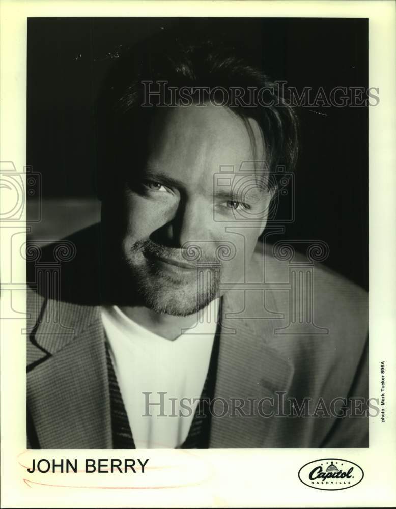 1996 Press Photo Closeup portrait of Musician John Berry smiling - sap08880- Historic Images