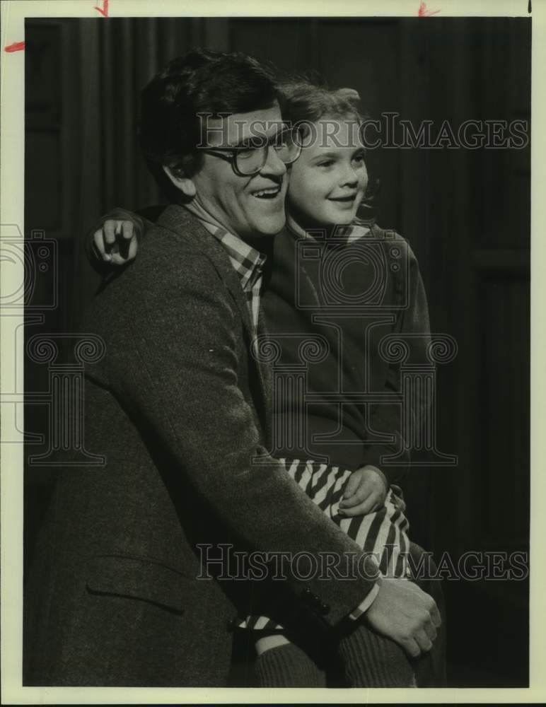 1983 Press Photo Actress Drew Barrymore, Tim Kazurinsky on Saturday Night Live- Historic Images