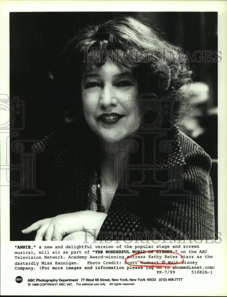 1999 Press Photo Actress Kathy Bates in &quot;Annie&quot; on ABC Television Show- Historic Images
