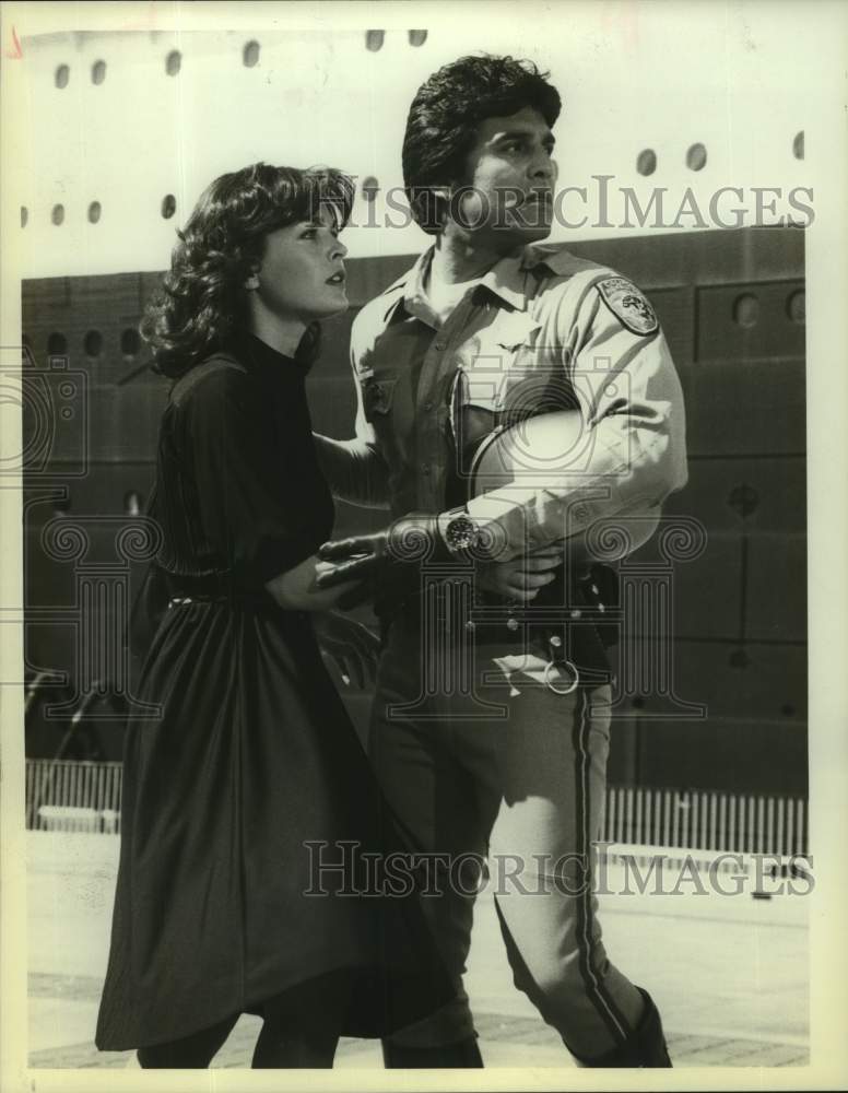 1981 Press Photo Actors Anita Jodelsohn, Erik Estrada in "CHiPs" on NBC-TV- Historic Images